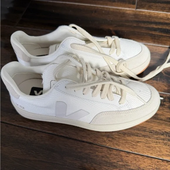 Veja V-12 Sneakers - Picture 4 of 6